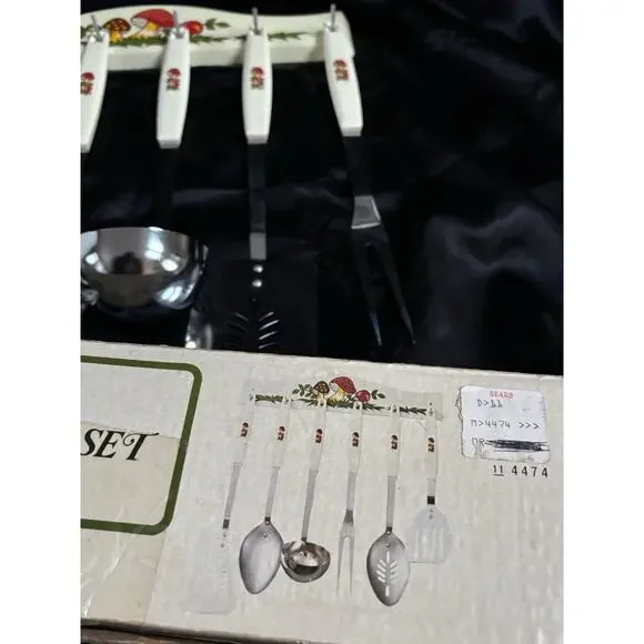Sears Merry Mushrooms 7 Piece Kitchen Utensils Tool Set Wall Rack & Original Box